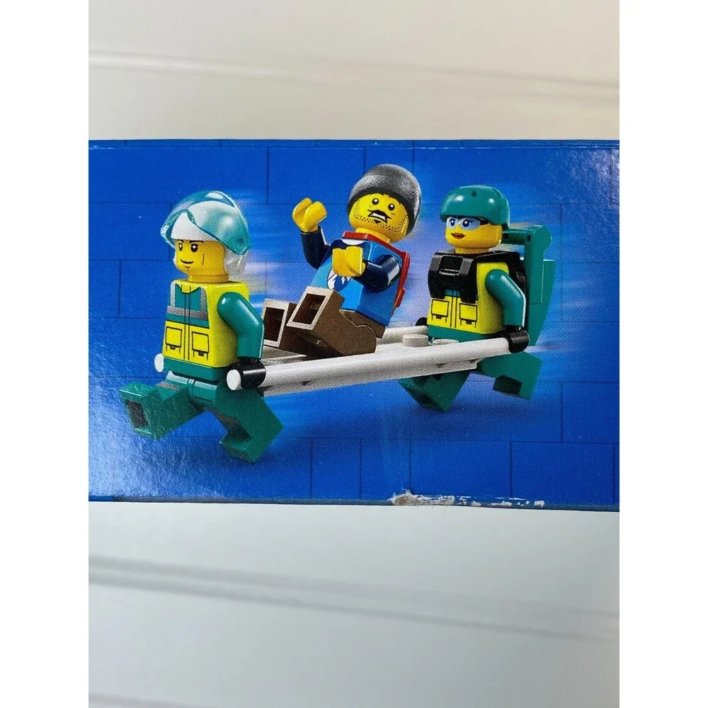 LEGO City 60405 Emergency Rescue Helicopter 226pc 6+ New (Some Box Wear)